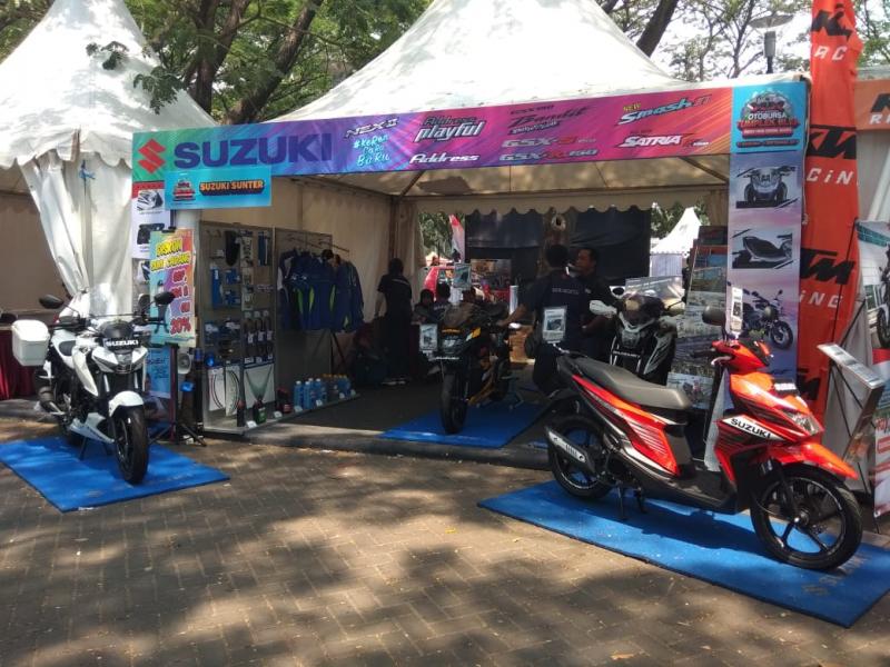 Ada empat unit motor Suzuki model terbaru yang ada di booth-nya. (anto).