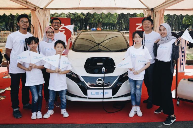 Nissan berkesempatan menjelaskan tentang manfaat dan kelebihan mobil bertenaga listrik kepada masyaraka. (ist) 