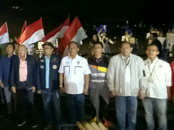 Anondo Eko (kedua dari kiri) bersama Paul Montolalu, Prasetyo Edi Marsudi, Gubernur Ridwan Kamil dan H Tinton Soeprapto di opening ISSOM Night Race 2019