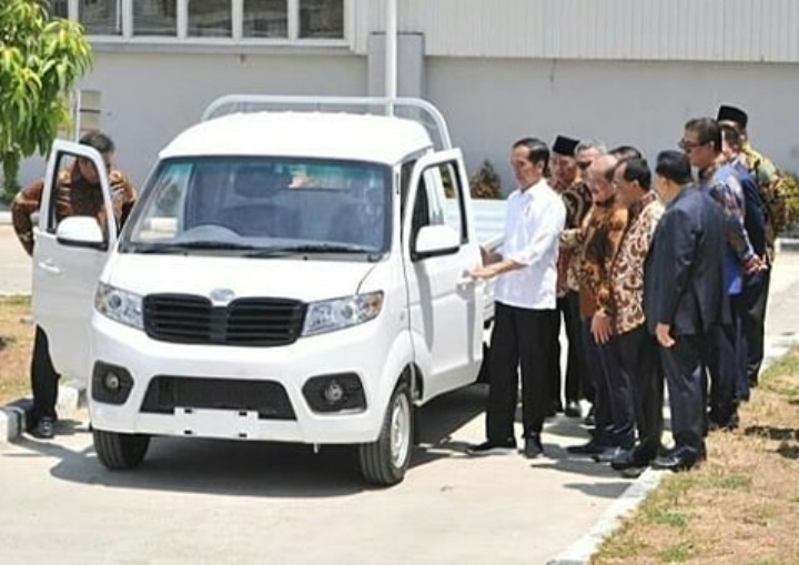 Kehadiran Esemka sebagai merek mobil baru di dunia otomotif Indonesia tentunya menyita perhatian dari berbagai kalangan. (anto).