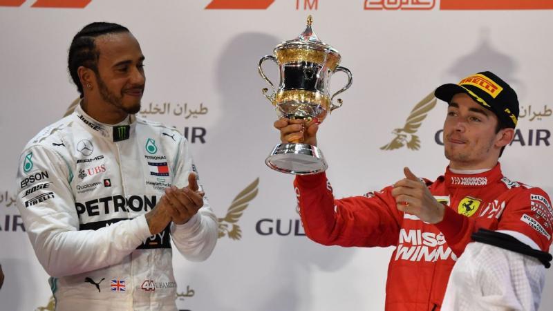 Lewis Hamilton (Mercedes) dan Charles Leclrec (Ferrari), duel perdana yang dinanti selepas start. (Foto:espn)