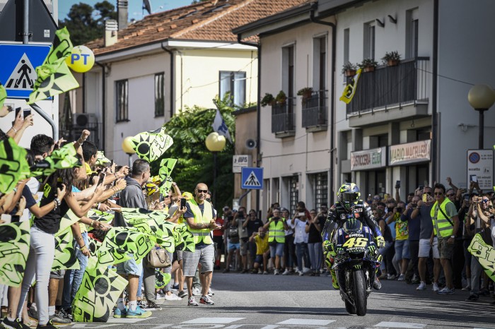 Valentino Rossi (Yamaha) di tengah `kampungnya` di Tavuilla untuk meramaikan GP San marino 2019. (Foto: bikesport)