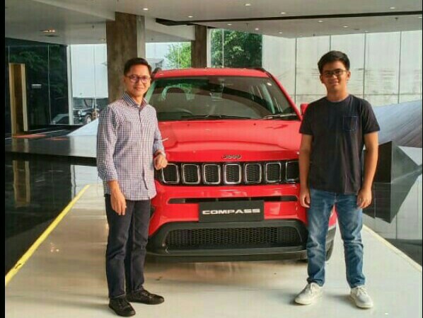 Ari Utama dan Mirza Putra Utama, lebih pada memberi masukan untuk kemajuan balap mobil di Indonesia. (foto : bs) 
