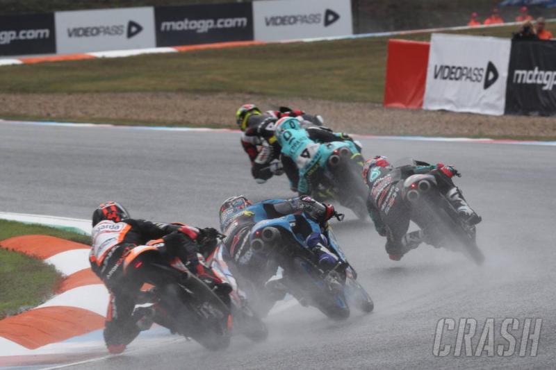 Hujan mengguyur Aragon sejak sesi FP3 Moto3 di pagi hari. (Foto: crash)