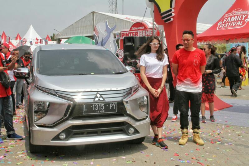 Agus Ringgo & Sabai Dieter sebagai keluarga Pinter Bener Xpander hadir di Surabaya