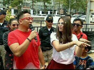 Pasangan selebritis Agus Ringgo dan Sabai Dieter sebagai keluarga #XpanderPinterBener. (foto : bs) 