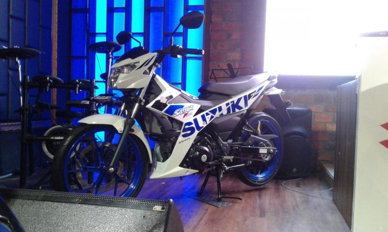 Penyegaran All New Satria F150 ditawarkan dengan pilihan warna dan striping yang baru dan lebih dinamis. (anto) 