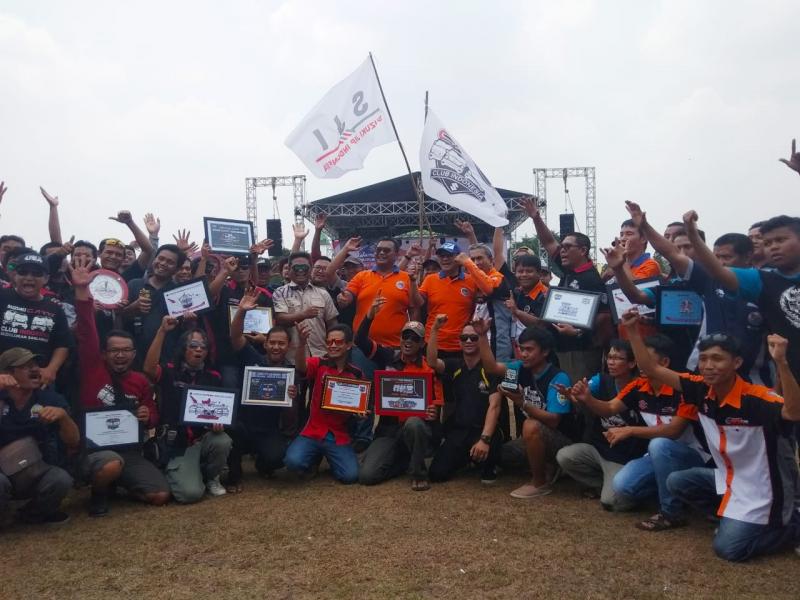 Pengukuhan dihadiri segenap manajemen PT SIS dan Soebronto Laras, Komisaris Indomobil Grup yang turut berjasa memperkenalkan Suzuki Carry di Indonesia pada tahun 1975 dan membesarkan populasinya selama 30 tahun. (anto).