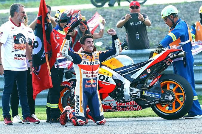 Selebrasi Marc Marquez usai mengunci gelar juara dunia MotoGP 2020 di Thailand