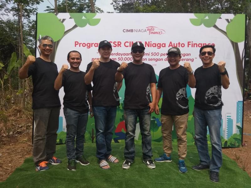 Jajaran Direksi CNAF, adakan program CSR yang ramah lingkungan dan biayai kendaraan listrik sebagai salah satu fokus CNAF untuk menurunkan polusi. (anto) 