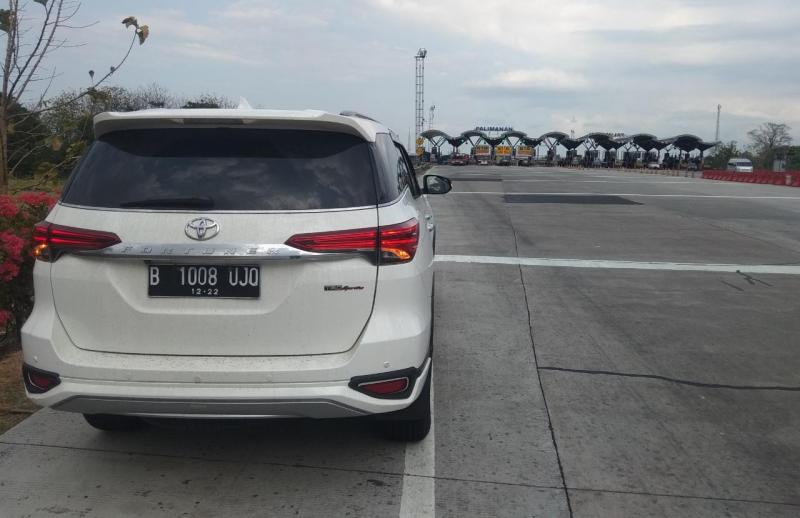 Tidak heran jika sepanjang lintas Tol Jawa mampu dilalui dengan mantap oleh All New Toyota Fortuner dalam segala kondisi jalan. (anto)  