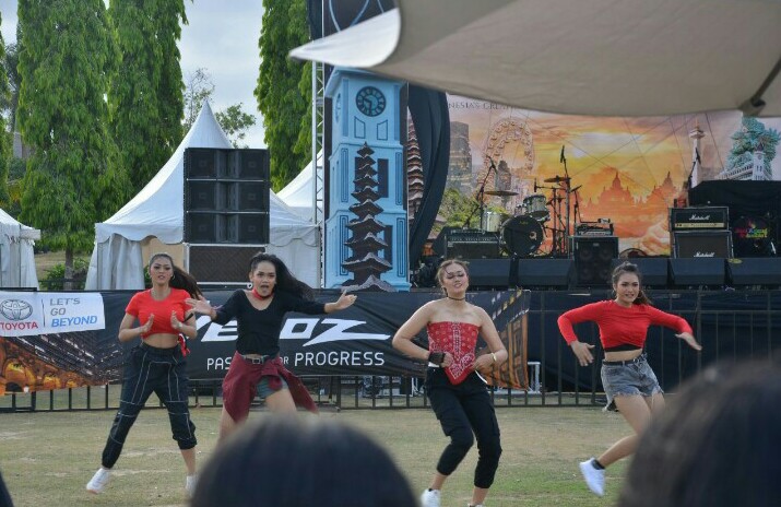 K-Pop Dance Competition menjadi salah satu menu disukai Festival Avanza-Veloz Sebangsa di lapangan Renon, Bali