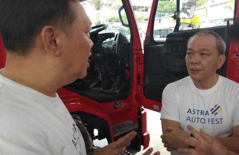 Suparno Djasmin (kanan), lebih dari separuh pengguna mobil penumpang di Indonesia pakai kendaraan dari Astra. (anto)  