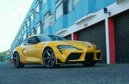 Toyota GR Supra warna kuning generasi terbaru milik pebulutangkis ganda putra nomor 1 dunia, Markus Gideon