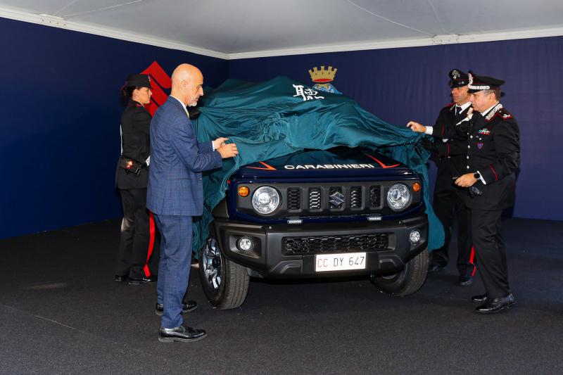 Kepolisian Italia pilih Suzuki Jimny sebagai mobil patroli (foto: carscoops)