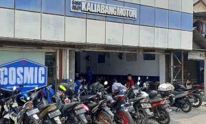 Dongkrak Pamor, Begini Aksi Cosmic Saat Sambangi Suzuki Kaliabang Motor