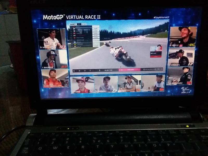 Pembalap main dari rumah masing-masing, penonton pun bisa live streaming dari laptop masing-masing. (Foto: rnp)