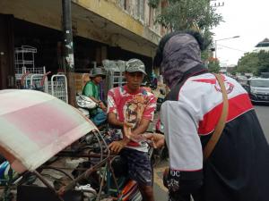 Keren, VOC Malang Bagi-Bagi Masker Fight Agains Virus