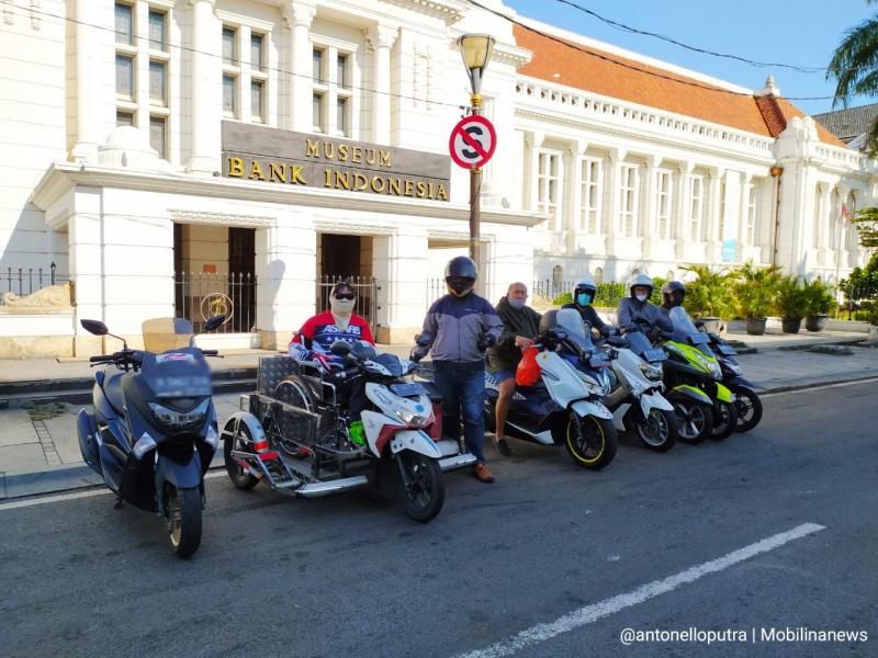 Enam motor tersebut terdiri dari dua unit Yamaha NMax 155, sebuah Yamaha Tricity, satu unit Honda Forza 250, Honda Vario 125 tricycle dengan modifikasi khusus disabilitas dan Honda Beat. (anto) 
