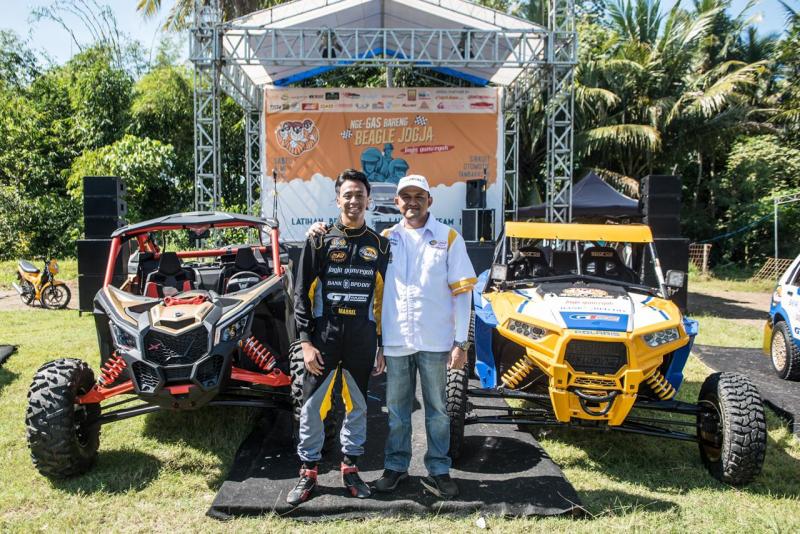 Marrel (kiri) dan Erri Triawan sang ayah, ikutin jejak orang tua