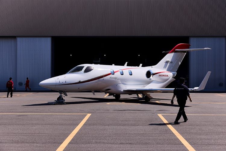 Pesawat HondaJet dengan layanan premium untuk korporasi
