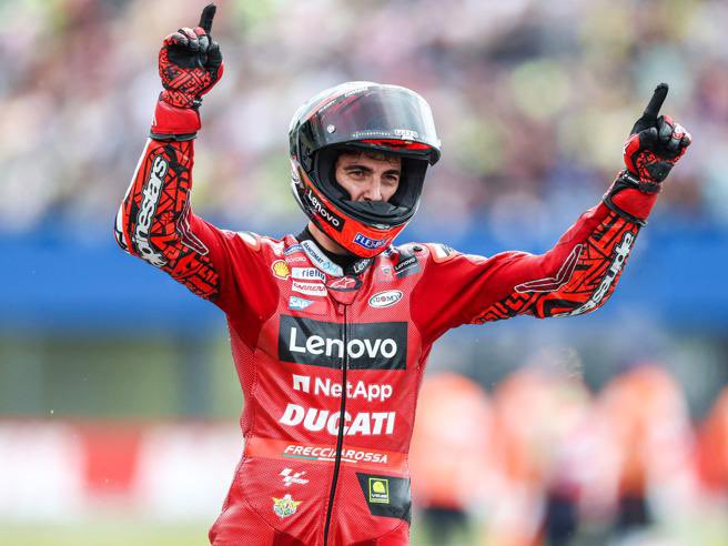 Francesco Bagnaia, mendekat kepada Jorge Martin dan menjauh dari Marc Marquez. (Foto: ist)