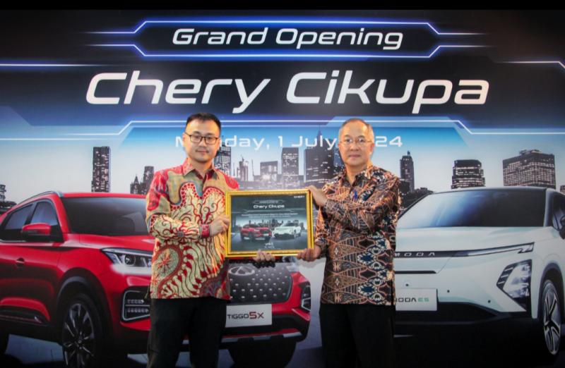 Mr. Qu Jizong - Executive Vice President, Bapak Kenny Kusuma- Direktur PT Moda Bahtera Internusa