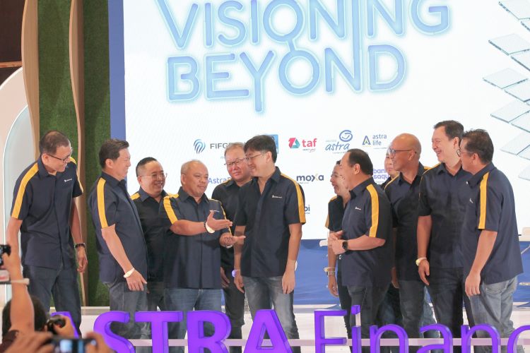 Petinggi Astra Financial dalam konfrensi pers di Jakarta jelang penyelenggaraan GIIAS 2024