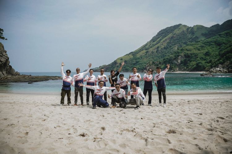 Para penjelajah `ExploreIndonesia` menyelami keindahan alam sepanjang Pulau Flores