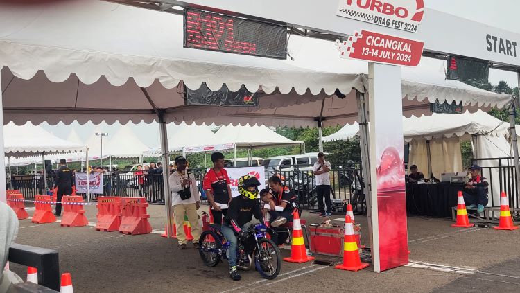 Salah satu peserta drag bike yang siap melaju di lintasan balap Lanud Cicangkal, Bogor