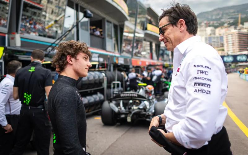 Toto Wolff dan Andrea Kimi Antonelli, tetap dalam radar promosi ke 2025. (Foto: xpb-racingnews)