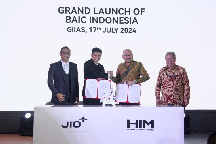 Petinggi BAIC GROUP dan PT JIO Distribusi Indonesia (JDI) resmikan kerja sama untuk perakitan
