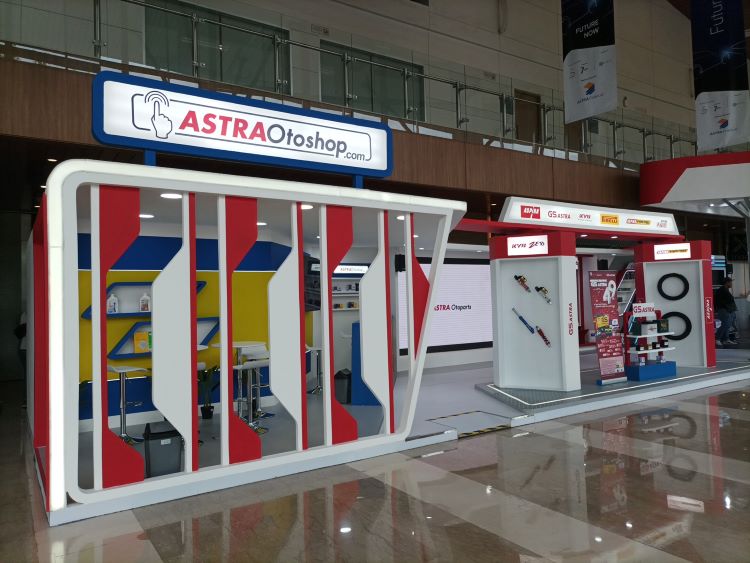 Salah satu booth AstraOtoshop di pameran otomotif