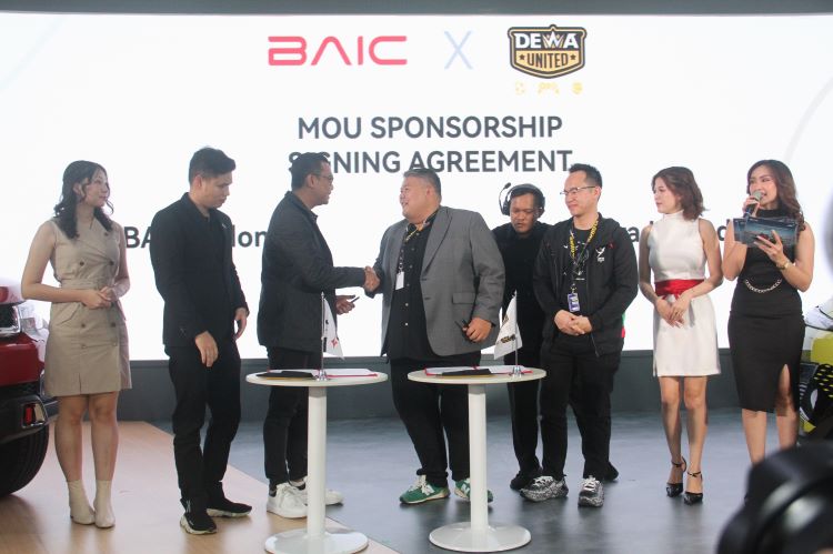 Petinggi BAIC Indonesia menandatangani MOU untuk saling mendukung di bidang olahraga