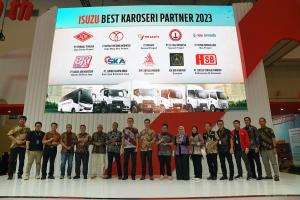 Isuzu Apresiasi Industri Karoseri Indonesia di Ajang Karoseri Awards 2024