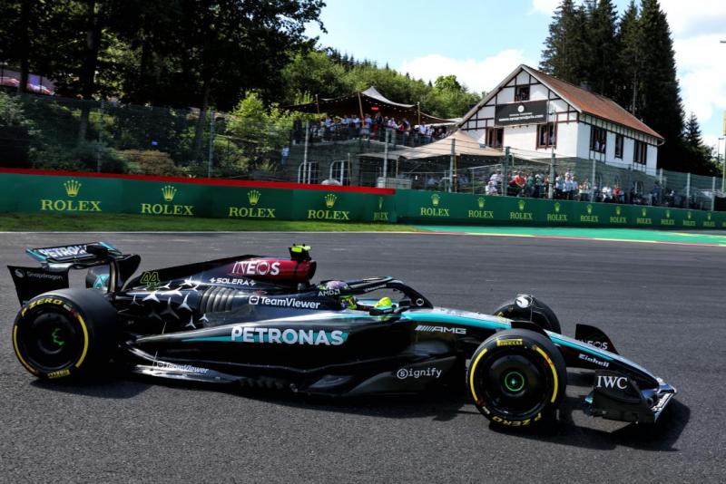 Lewis Hamilton (Mercedes), juara GP Belgia usai rekan setim disepakati stewards. (Foto: ist)