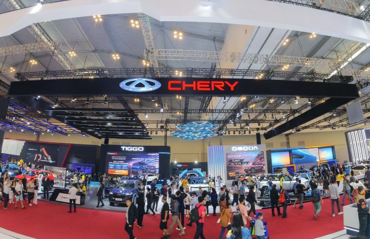 Booth Chery dengan produk baru yang menarik minta pengunjung GIIAS 2024