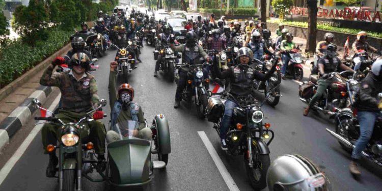Keseruan riding komunitas Royal Riders Indonesia (RoRI) dalam rangkaian perayaan HUT-8 akhir pekan lalu