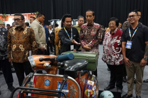 Ride Goes to Italy, Vespa Konversi Motor Listrik Elders Garage Dapat Apresiasi Presiden Jokowi 