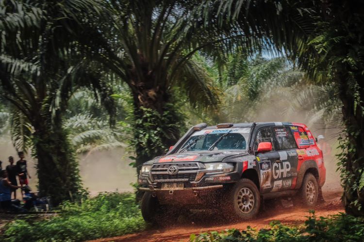 Land Cruiser 200 yang menjadi tunggangan tim Jeje mengatasi medan ekstrem Asia Cross Country Rally di Thailand
