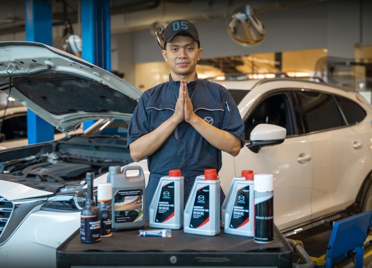 Teknisi Eurokars Indonesia siap memberikan servis dan perawatan untuk pelanggan Mazda