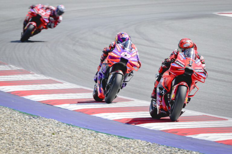 Frqncesco Bagnaia dan Jorge Martin, petarung perebutan gelar yang bakal sengit hingga akhir kompetisi. (Foto: bikespprt)