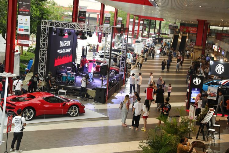 Event otomotif Indonesia Autovaganza yang ramai dikunjungi masyarakat