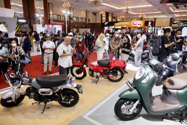 Suasana pameran IMOS 2023 yang dikunnjungi banyak masyarakat