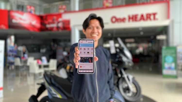 Pengguna aplikasi WAMO membantu penambilan STNK dan BPKB dengan mudah