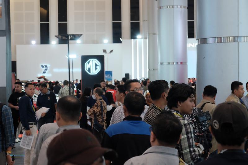 GIIAS Surabaya 2024 berhasil memecahkan rekor kehadiran dengan total 35.385 pengunjung