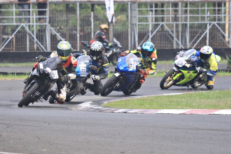 Keseruan balapan motor Suzuki di sirkuit Sentul, Bogor, Jawa Barat