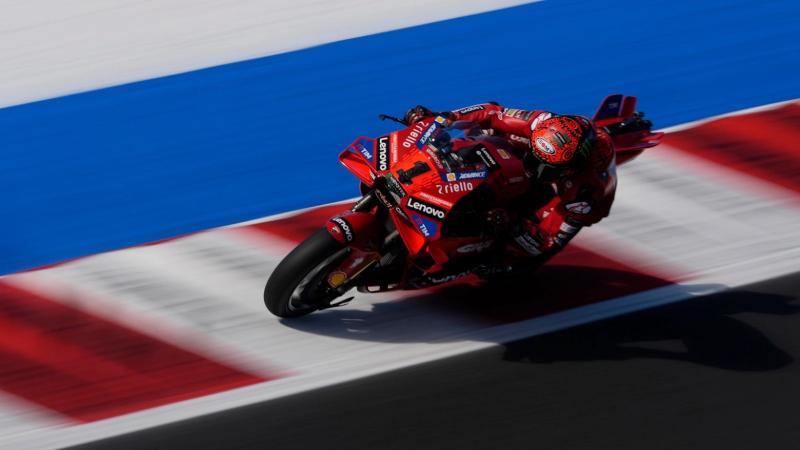 Francesco Bagnaia (Lenovo Ducati) merapat lagi di klasemen terbaru dengan gap tinggal 7 poin dari Jorge Martin (Pramac Ducati). (Foto: ist)