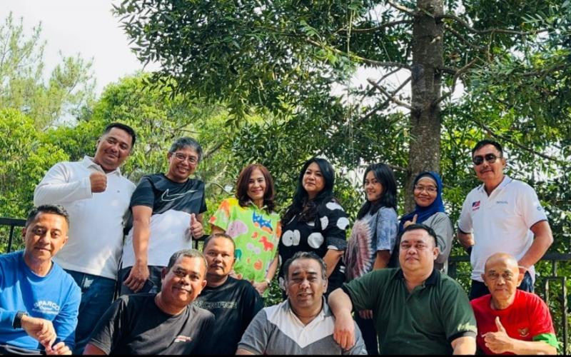 Team RC Medical Sirkuit Sentul lakukan outing dan refreshing di Puncak, Bogor. ( foto : ist)