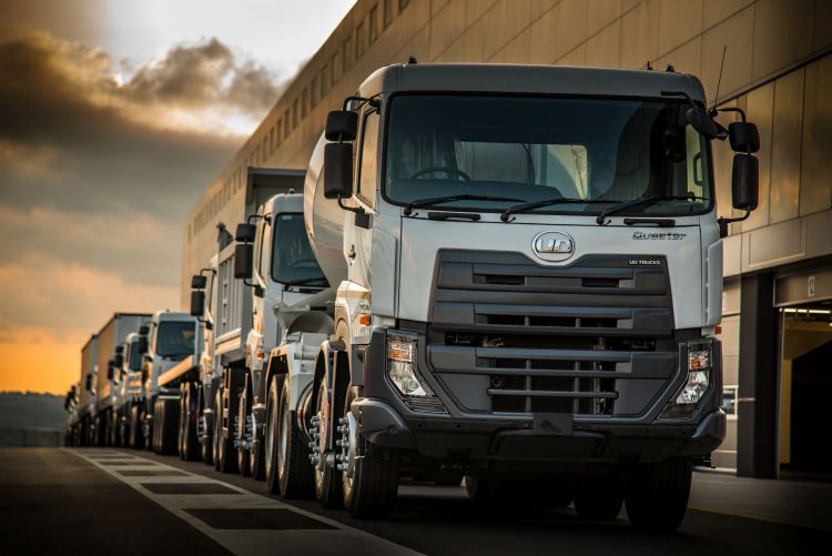 Deretan UD Trucks Quester yang menjadi andalan bisnis kostumer